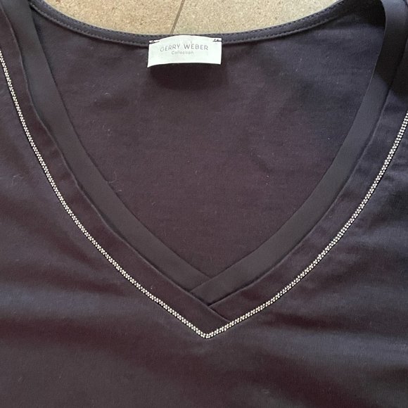 Gerry Weber Woman's Vneck jersey top with metal detail - Size 8 - Picture 10 of 13